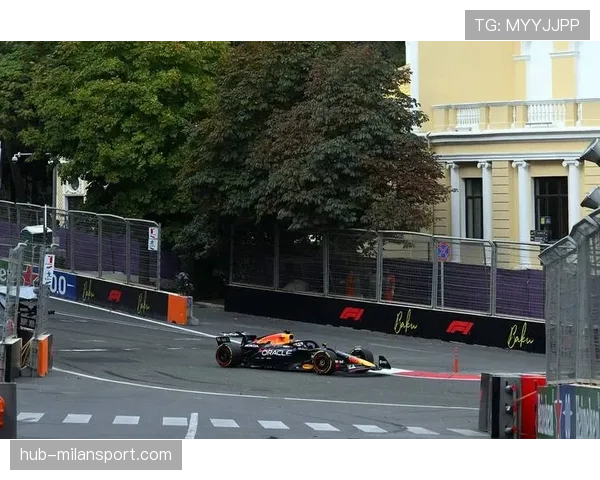 维斯塔潘未来选择引关注 梅赛德斯席位或成转会市场关键变量 维斯塔潘未来选择引关注 梅赛德斯席位或成转会市场关键变量