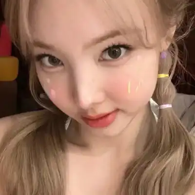 石新彤